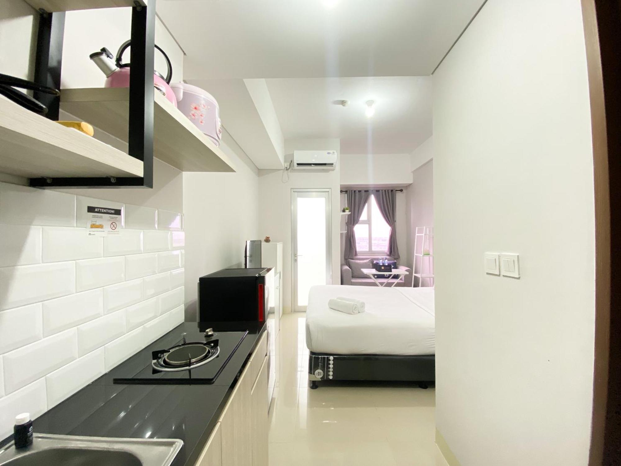 Homey And Warm Transpark Juanda Timur By Travelio Apartemen