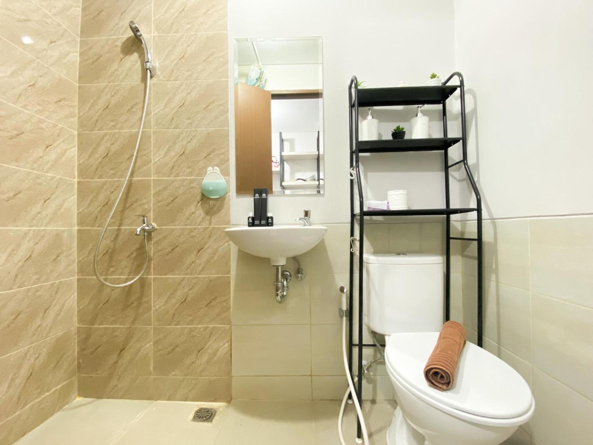 Homey And Warm Transpark Juanda Timur By Travelio * Bekasi